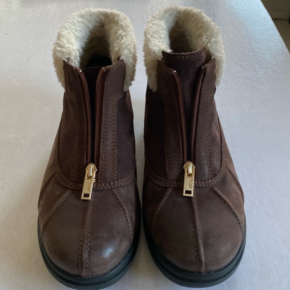 UGG Hapsburg Zip Waterproof Cold Weather Duck Boots Women’s Size 9 - Picture 1 of 10